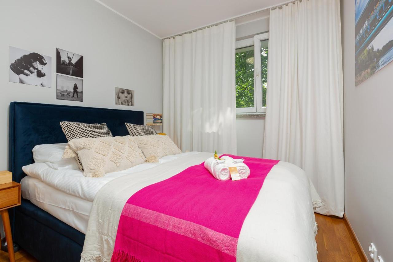 Central Apartment Solec Wilanowska By Noclegi Renters Warszawa Exteriör bild